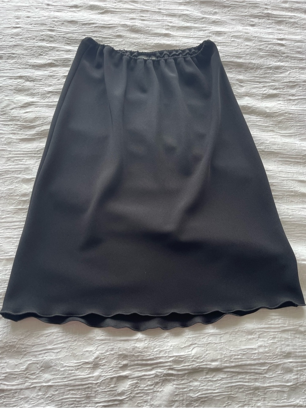 Mendocino Scalloped Edge Midi Black Skirt in size 10 Y2K Vintage